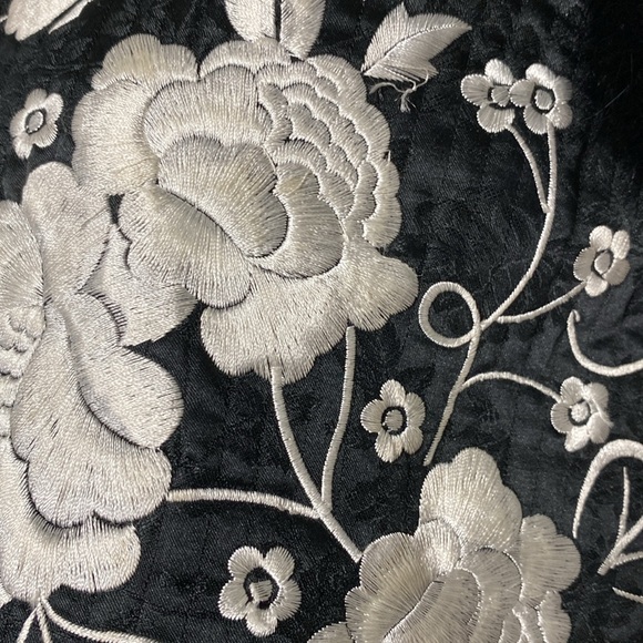 Korean traditional vest 100% silk, mink trims silk embroidery flowers Med - Picture 5 of 15